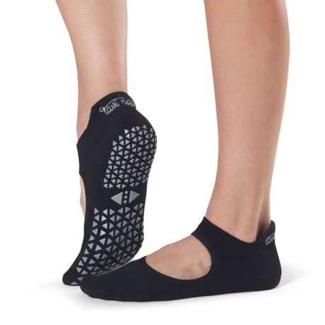 https://www.pilates.fr/1554-large_default/chaussettes-pilates-tavi-noir-emma.jpg